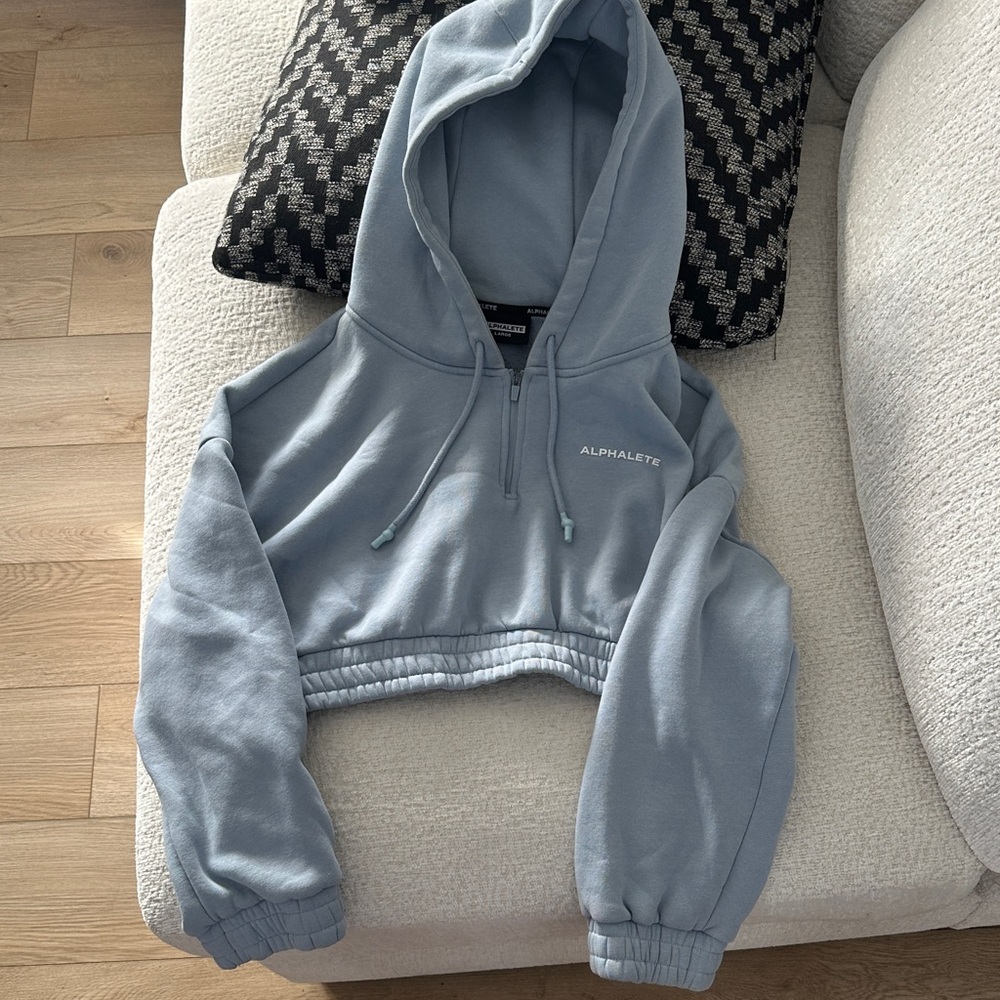 Alphalete Sky Blue Cropped Sweatshirt